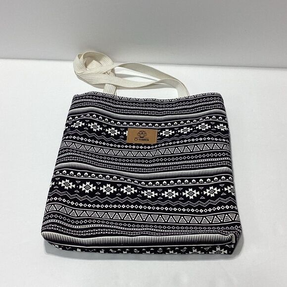 O-Kusarin Tribal Print Tote Bag - Picture 2 of 11